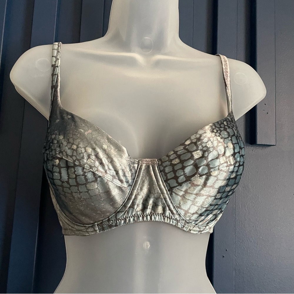 Victoria's Secret, Unpadded, Underwire Bra, 36D